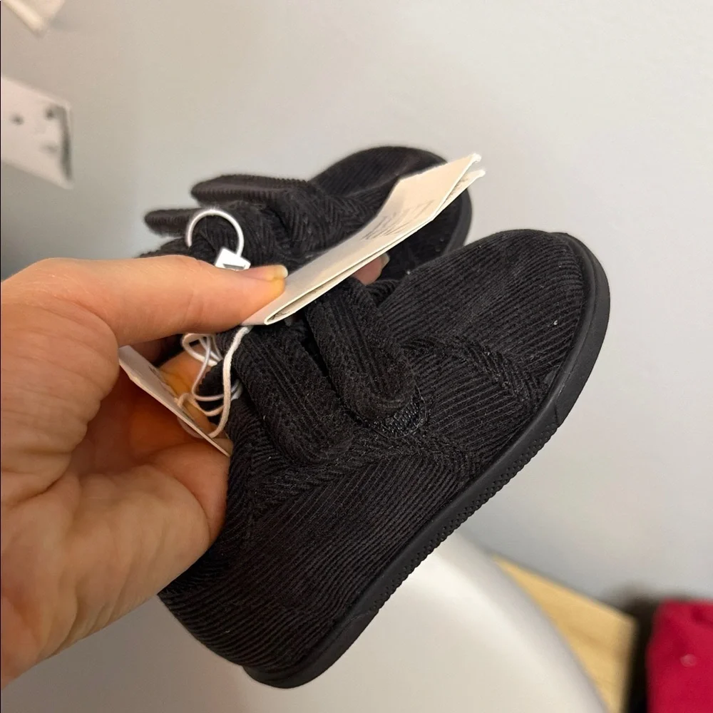 Zara Kids Black Hook-and-Loop Everyday Shoe! NWT. Size 20